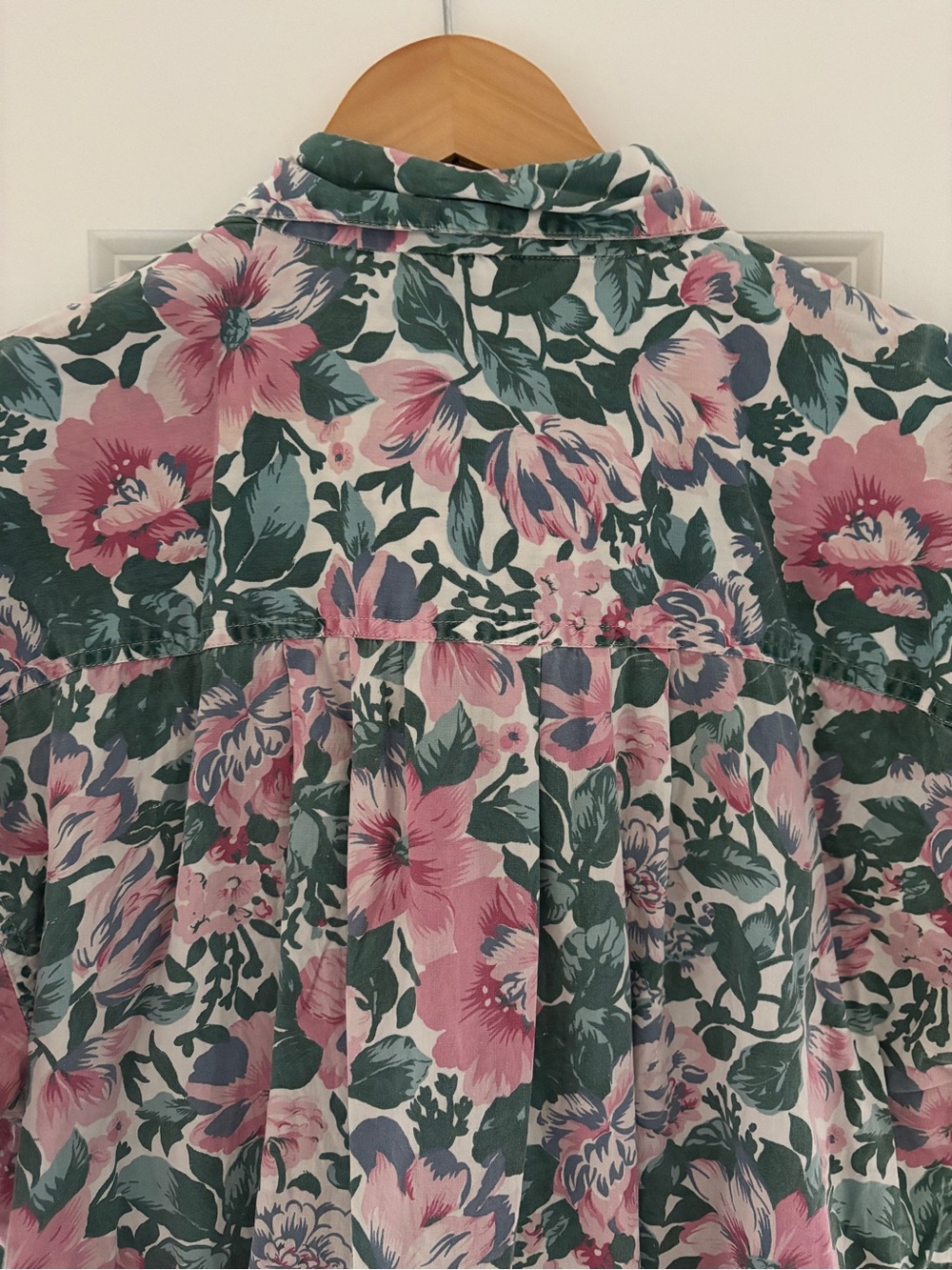 Floral Short-Sleeve Button-Down Shirt in Pink & Green - Picture 3 of 5